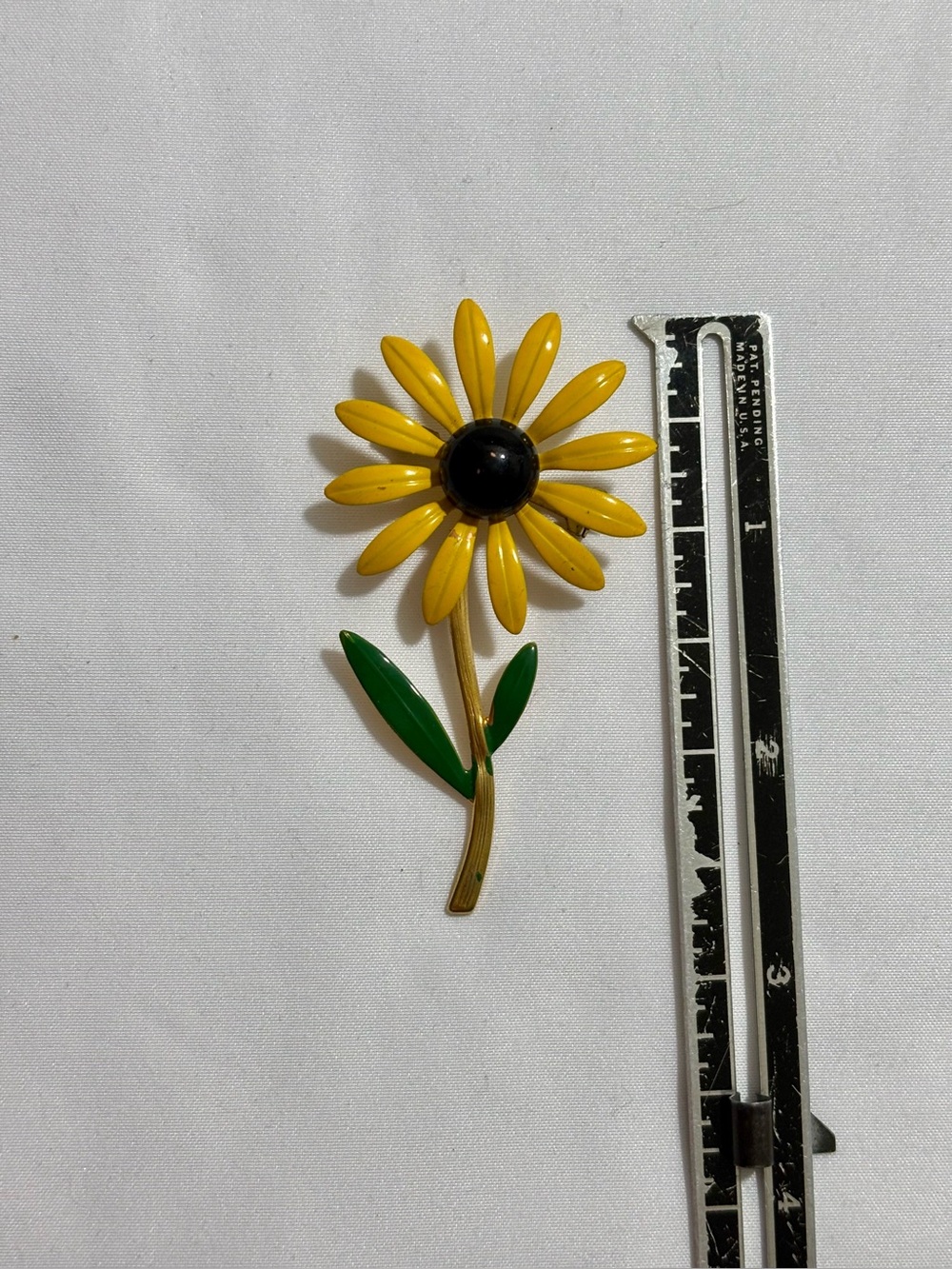 Yellow Daisy Flower Brooch - Women Jewelry - Picture 2 of 4